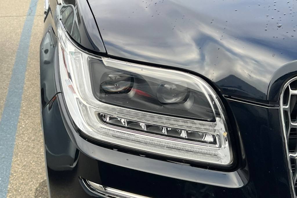 Thumbnail: 2021 Lincoln Navigator L - 10