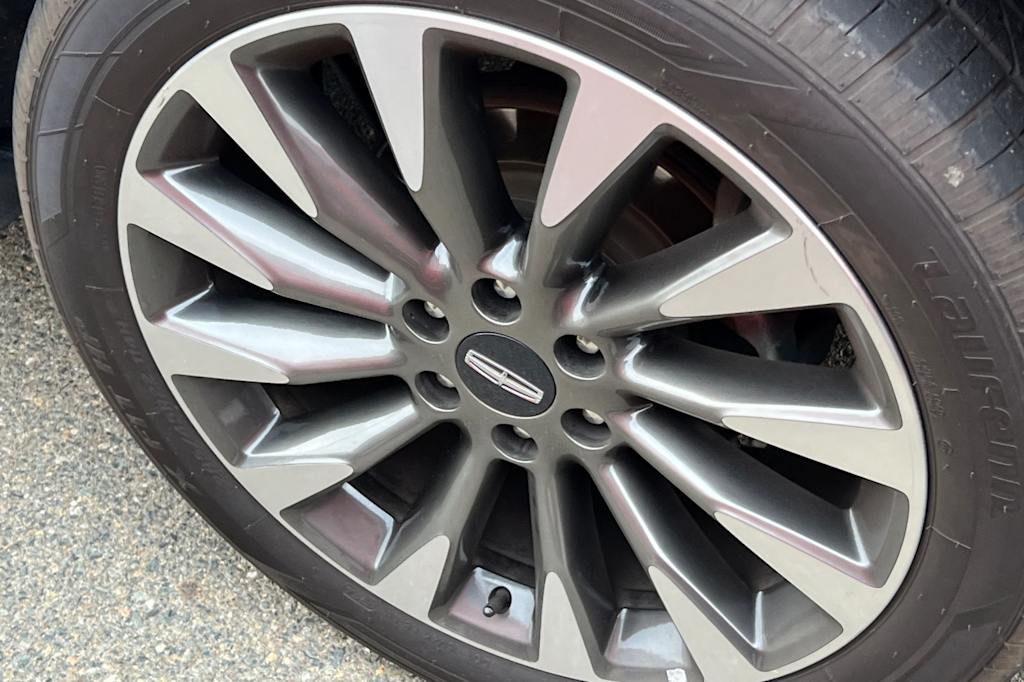 Thumbnail: 2021 Lincoln Navigator L - 17