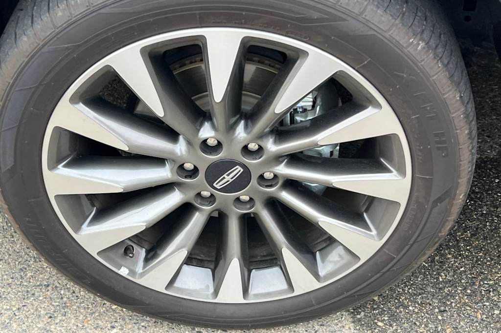 Thumbnail: 2021 Lincoln Navigator L - 21