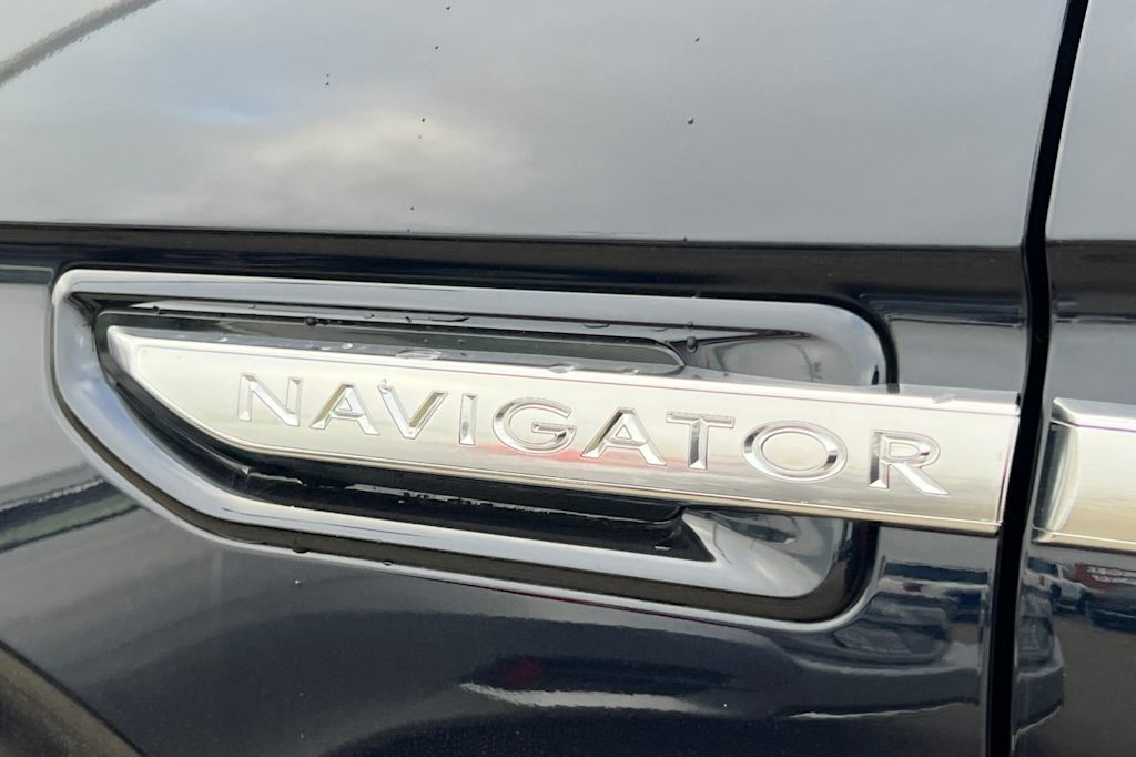 Thumbnail: 2021 Lincoln Navigator L - 9