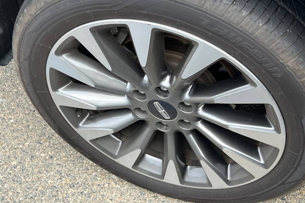 Thumbnail: 2021 Lincoln Navigator L - 13