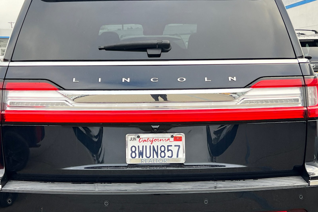 Thumbnail: 2021 Lincoln Navigator L - 15