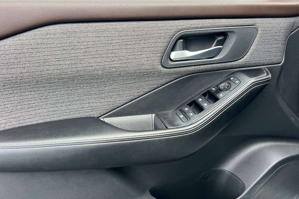 Thumbnail: 2023 Nissan Rogue - 20