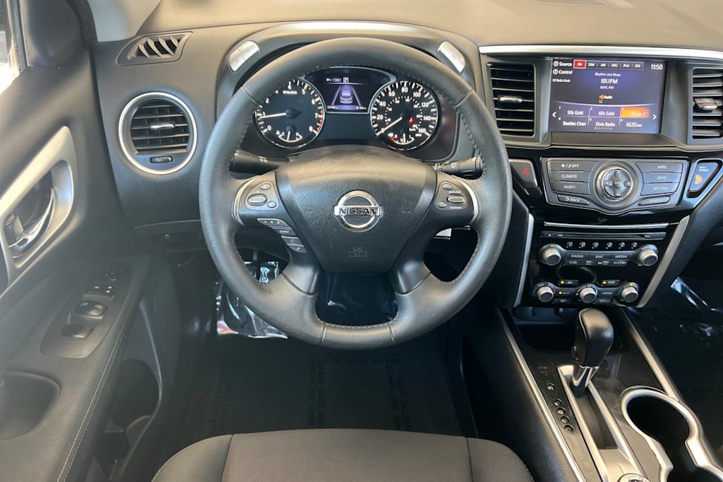 Thumbnail: 2017 Nissan Pathfinder - 10