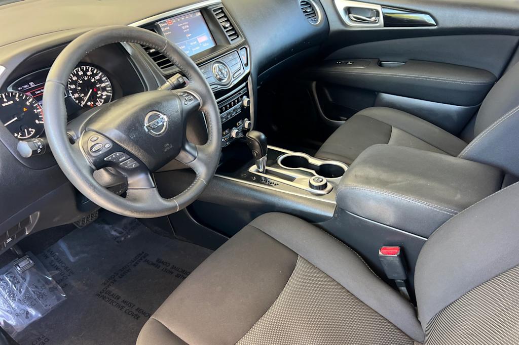Thumbnail: 2017 Nissan Pathfinder - 8