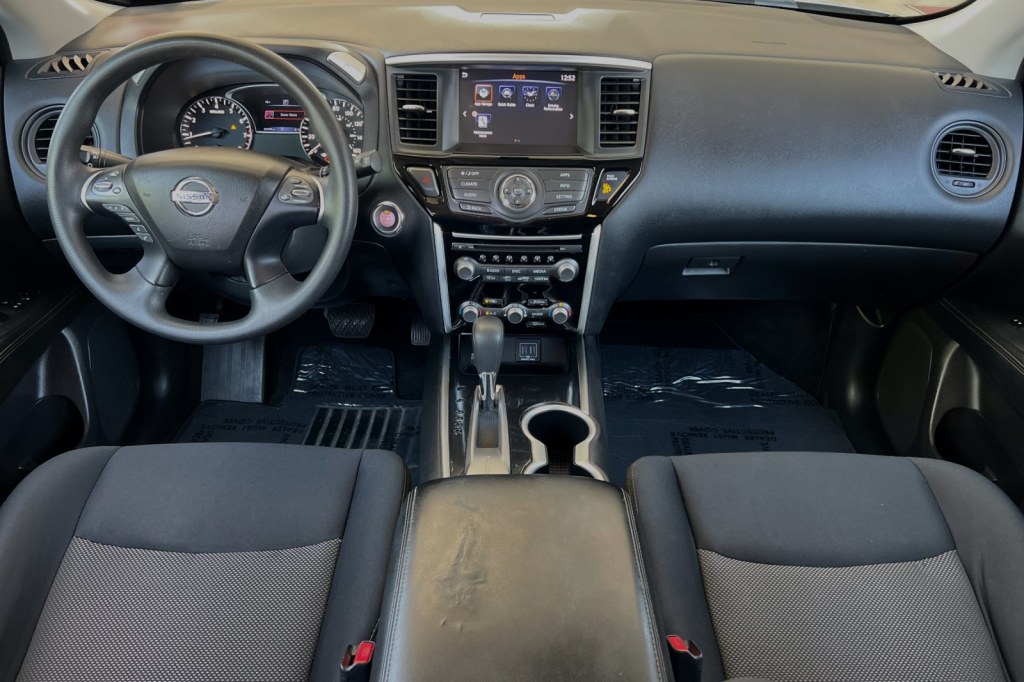 2018 Nissan Pathfinder S 2