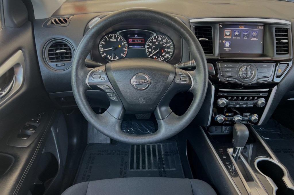 2018 Nissan Pathfinder S 12