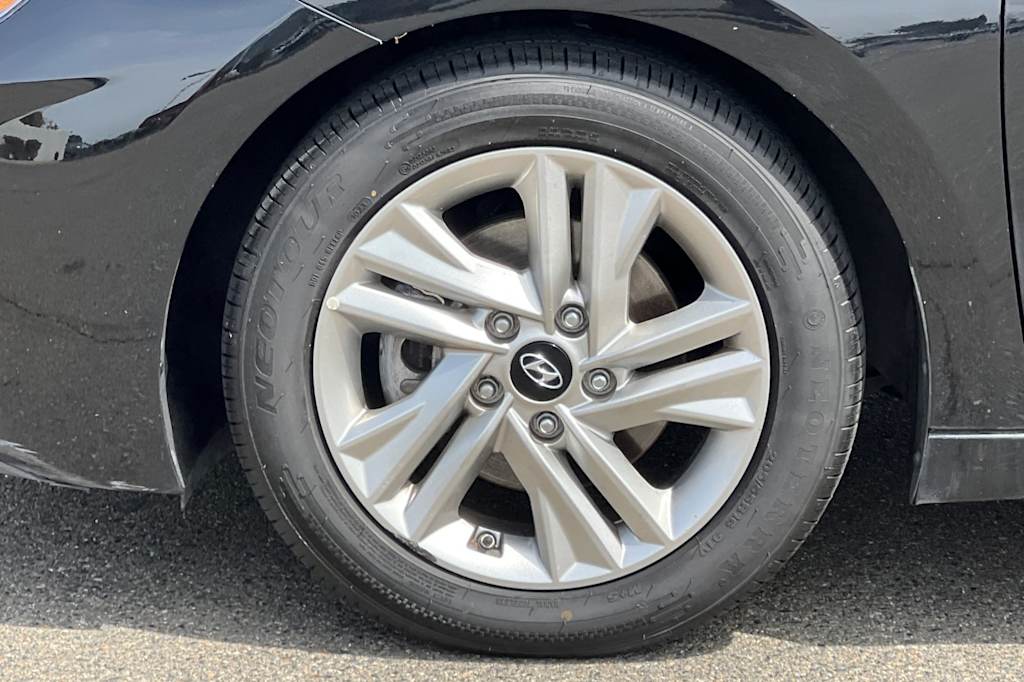 Thumbnail: 2019 Hyundai Elantra - 8