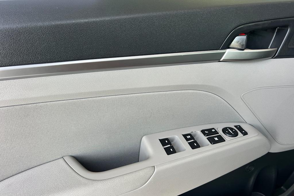 Thumbnail: 2020 Hyundai Elantra - 21