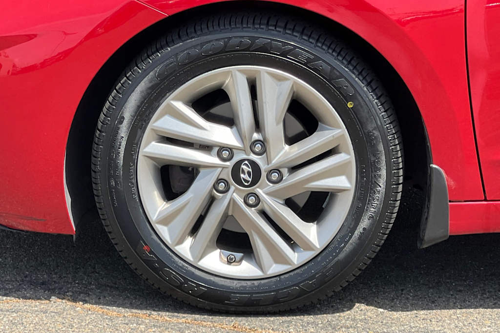 Thumbnail: 2020 Hyundai Elantra - 8