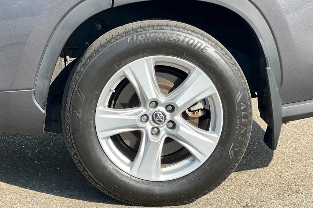 Thumbnail: 2022 Toyota Highlander - 25
