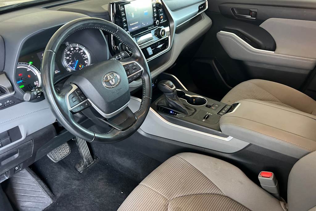 Thumbnail: 2022 Toyota Highlander - 2