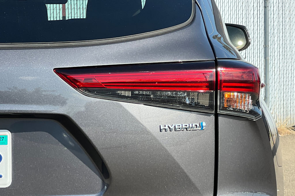 Thumbnail: 2022 Toyota Highlander - 21