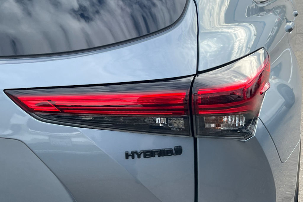 Thumbnail: 2023 Toyota Highlander - 19