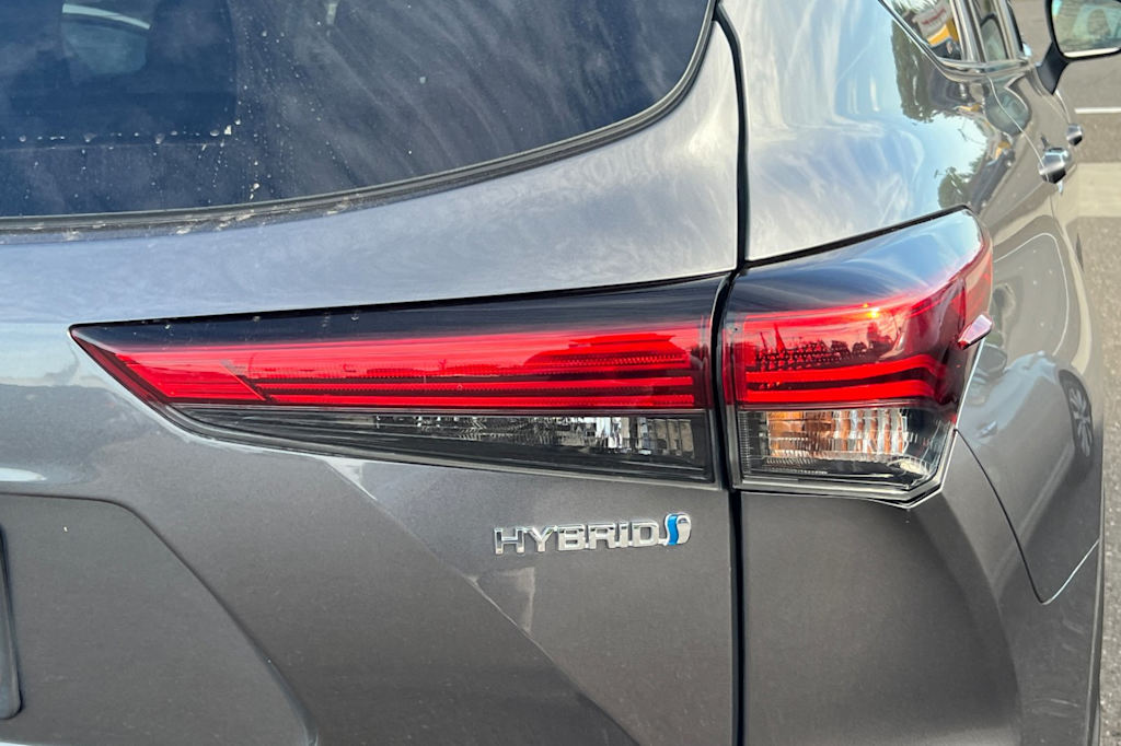 Thumbnail: 2023 Toyota Highlander - 19