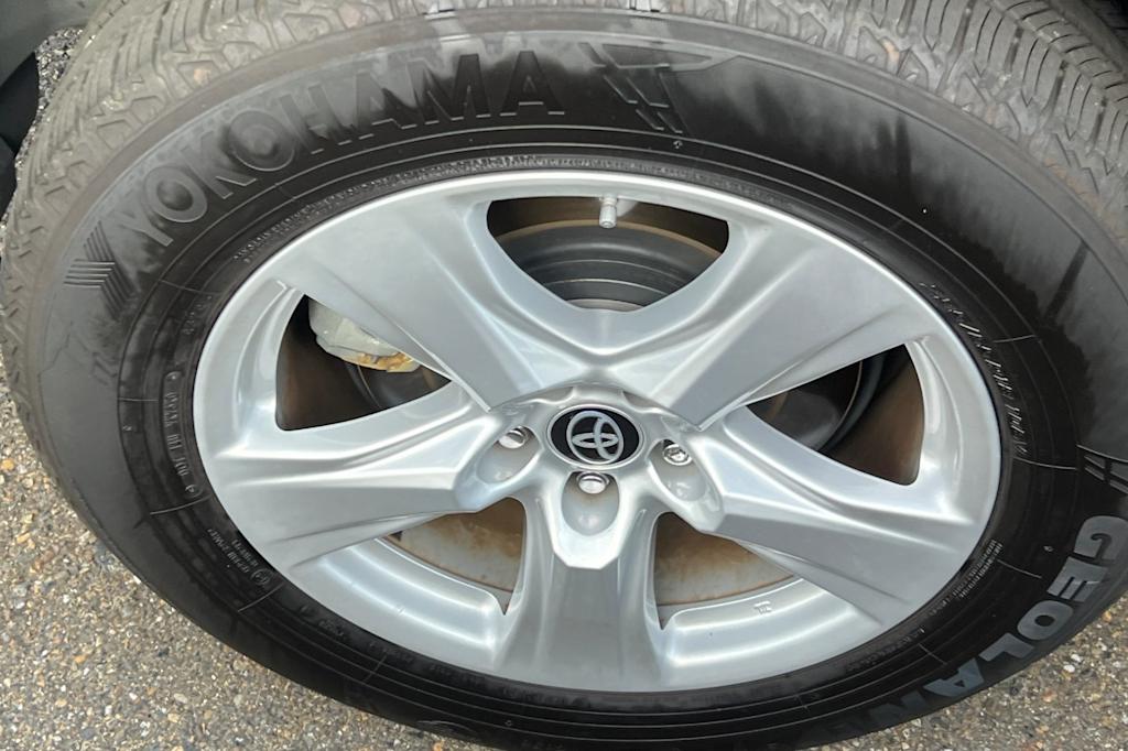 Thumbnail: 2023 Toyota Highlander - 18