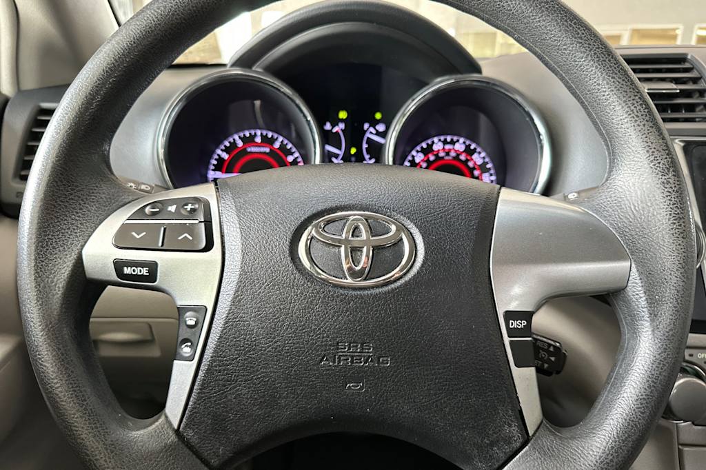 Thumbnail: 2013 Toyota Highlander - 30