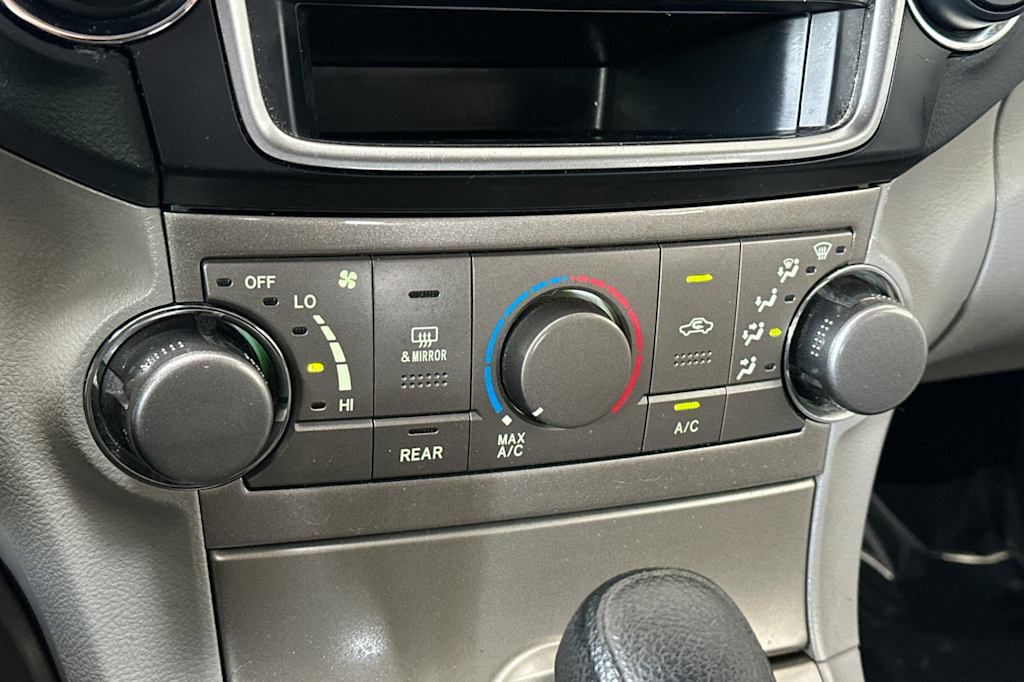 Thumbnail: 2013 Toyota Highlander - 29