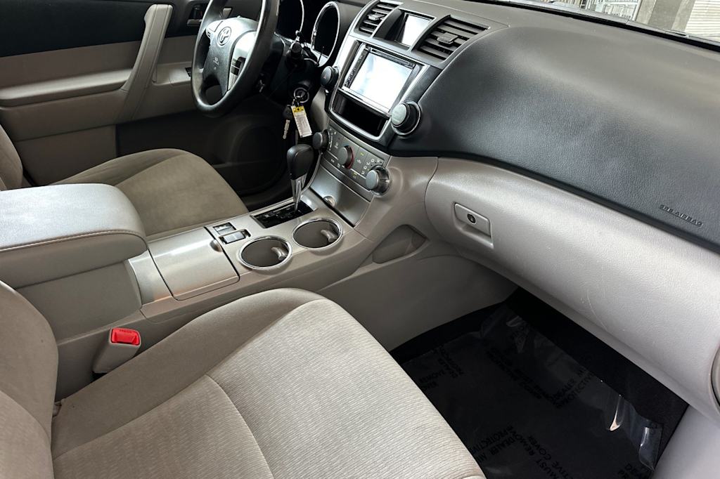 Thumbnail: 2013 Toyota Highlander - 13