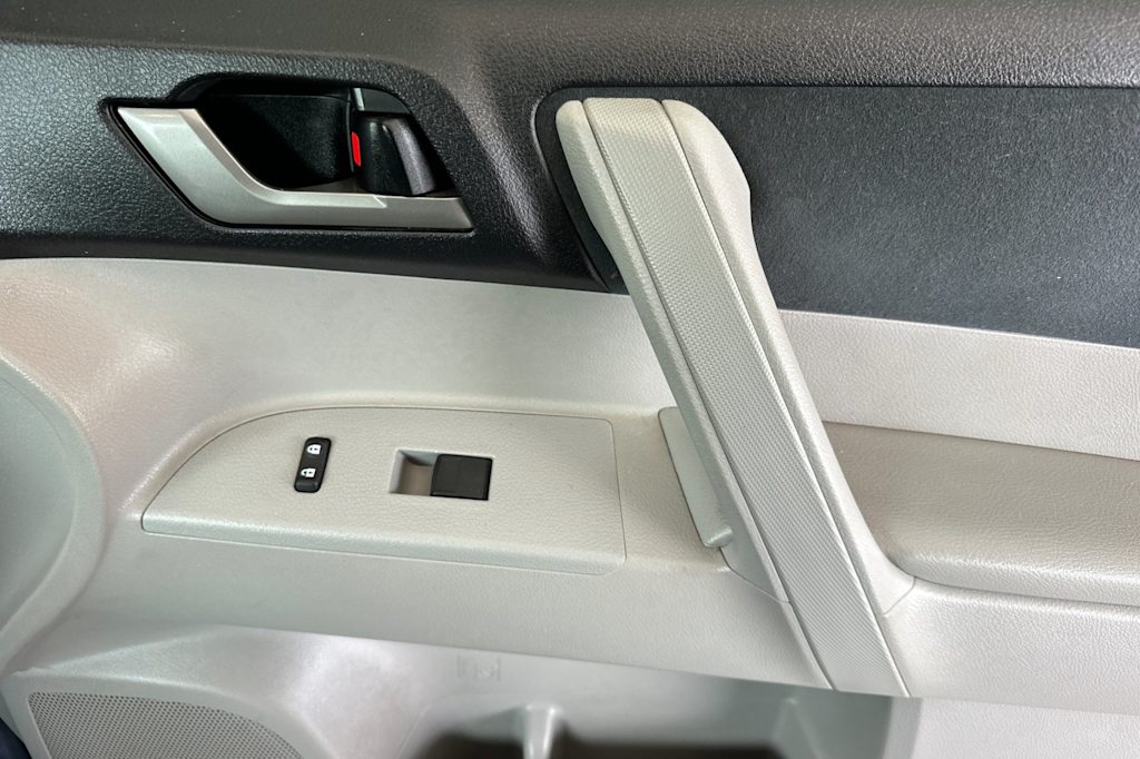 Thumbnail: 2013 Toyota Highlander - 26