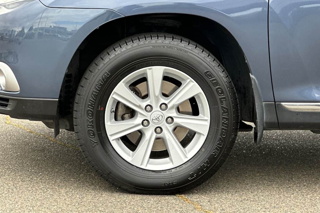 Thumbnail: 2013 Toyota Highlander - 8