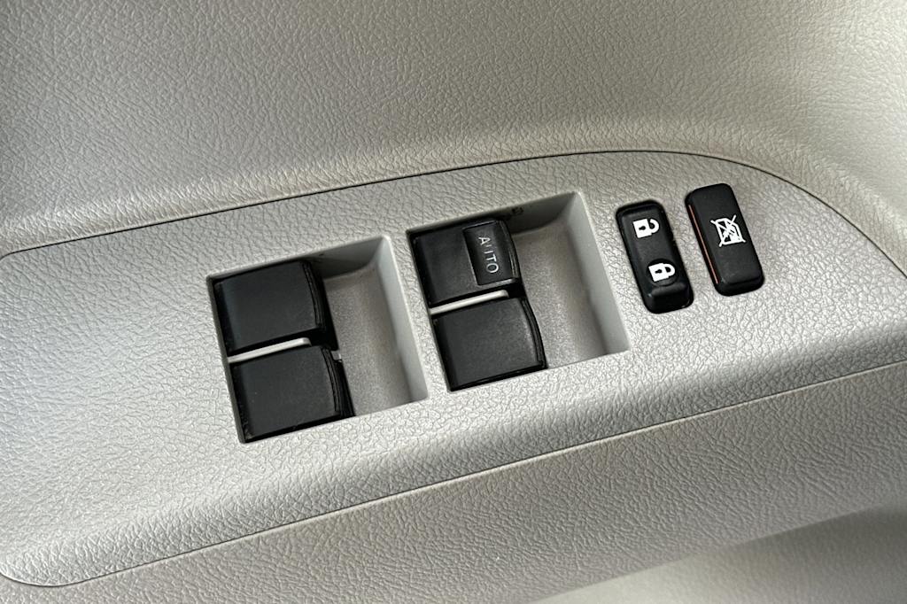 Thumbnail: 2013 Toyota Highlander - 23