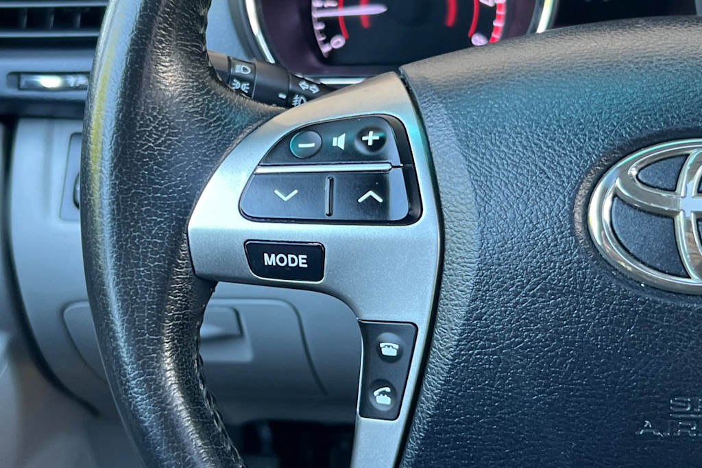 Thumbnail: 2013 Toyota Highlander - 31