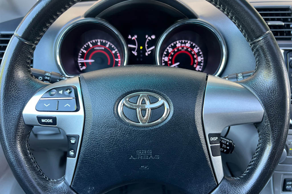 Thumbnail: 2013 Toyota Highlander - 30