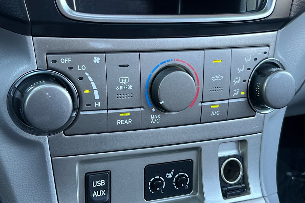 Thumbnail: 2013 Toyota Highlander - 29