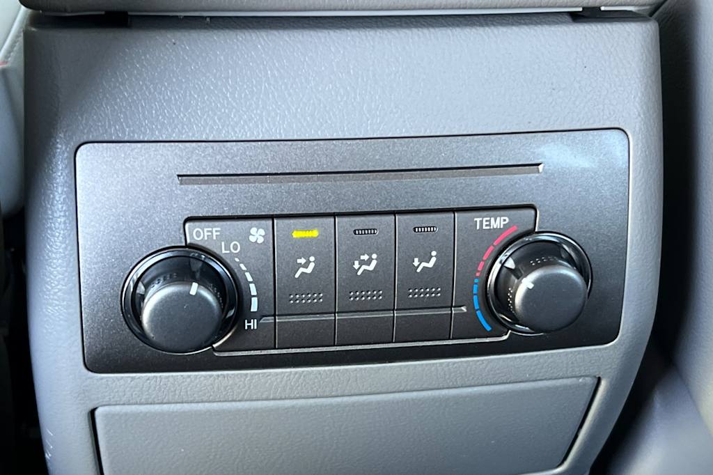 Thumbnail: 2013 Toyota Highlander - 23