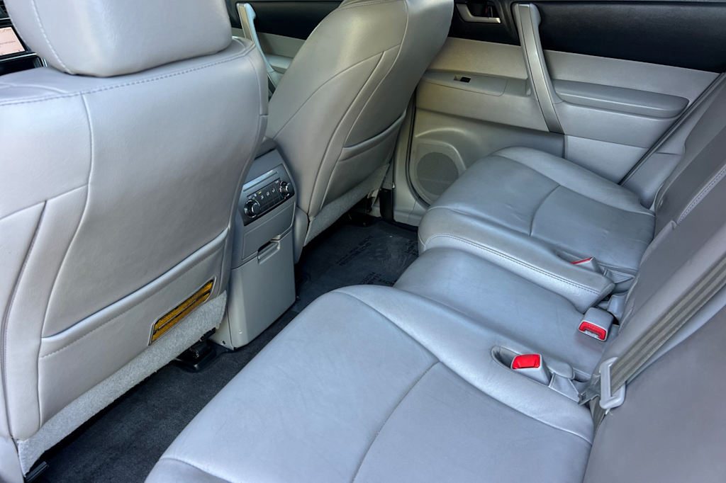 Thumbnail: 2013 Toyota Highlander - 10