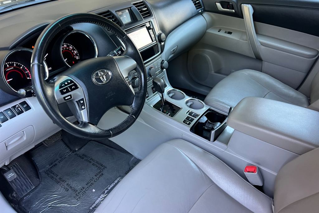 Thumbnail: 2013 Toyota Highlander - 9