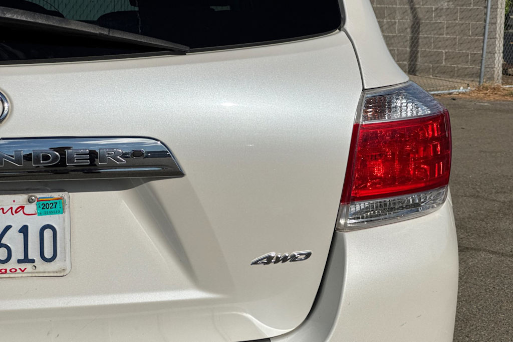 Thumbnail: 2013 Toyota Highlander - 22