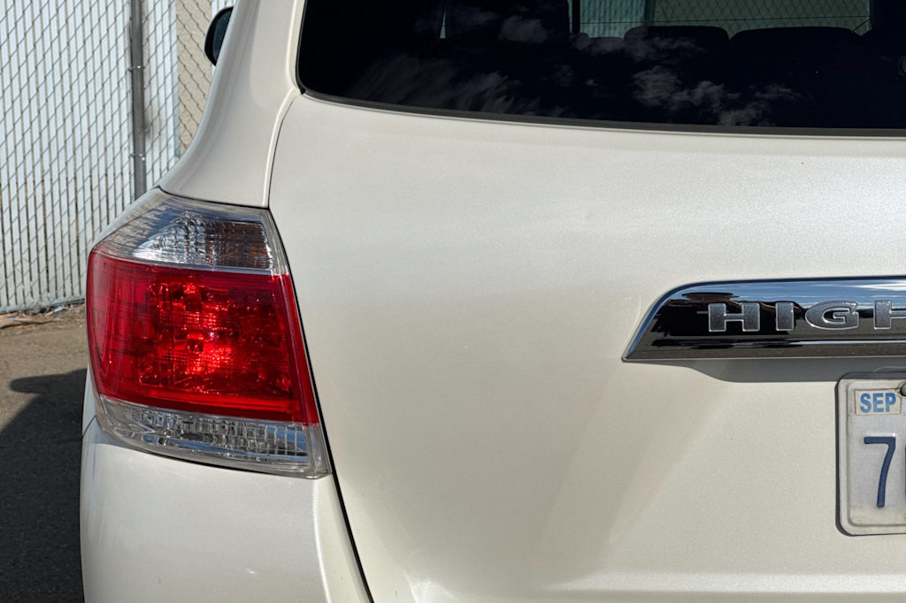 Thumbnail: 2013 Toyota Highlander - 24