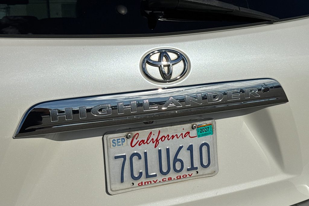 Thumbnail: 2013 Toyota Highlander - 25