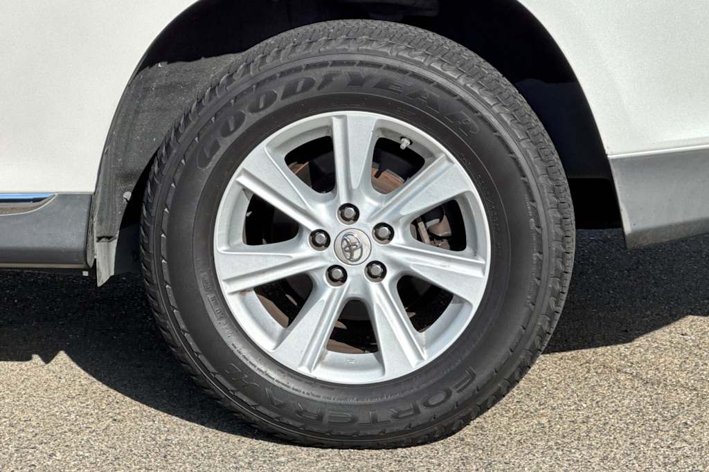 Thumbnail: 2013 Toyota Highlander - 26