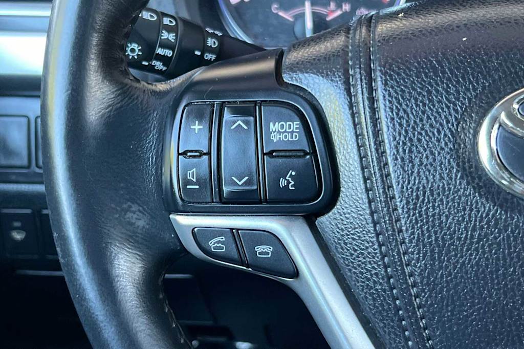 Thumbnail: 2014 Toyota Highlander - 28