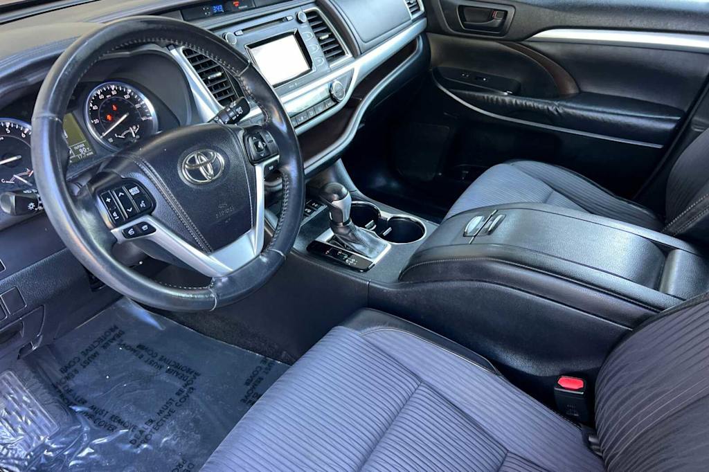 Thumbnail: 2014 Toyota Highlander - 8