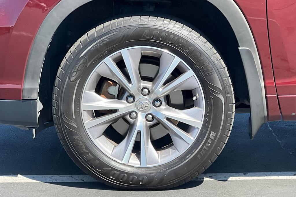Thumbnail: 2014 Toyota Highlander - 7