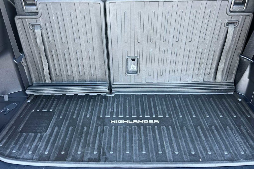 Thumbnail: 2021 Toyota Highlander - 15