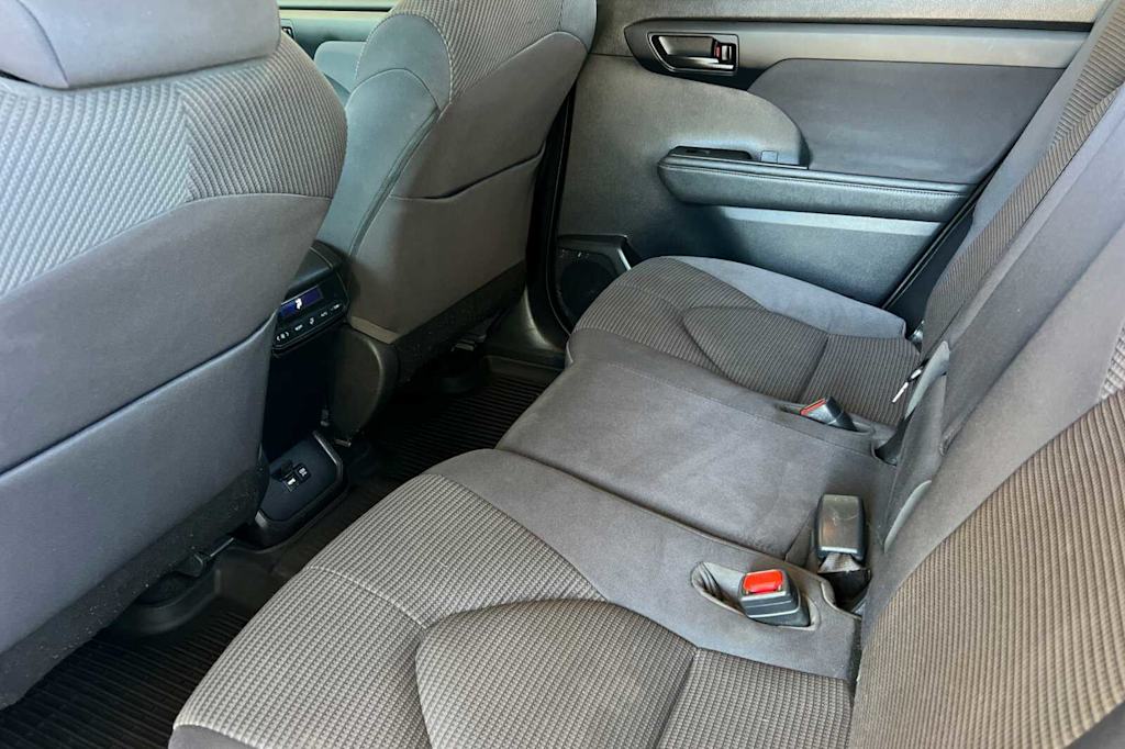 Thumbnail: 2021 Toyota Highlander - 10
