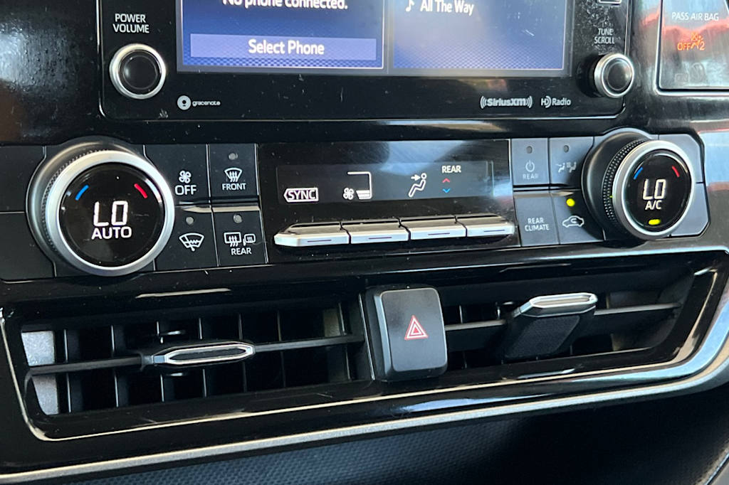 Thumbnail: 2021 Toyota Highlander - 23