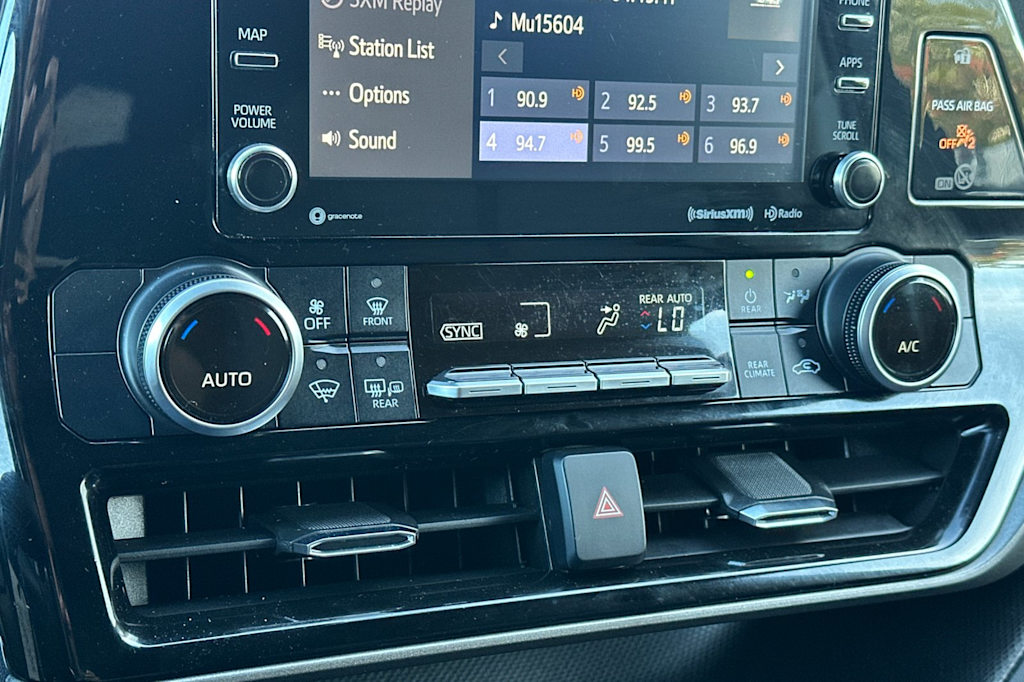 Thumbnail: 2021 Toyota Highlander - 27