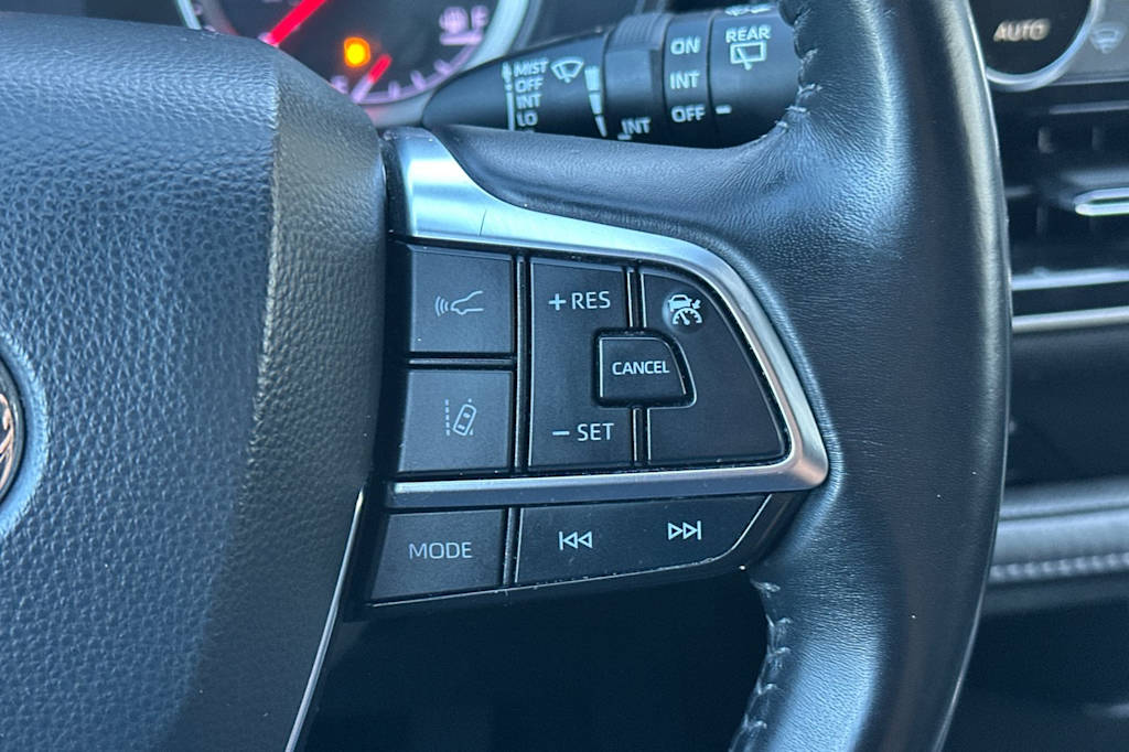 Thumbnail: 2021 Toyota Highlander - 31