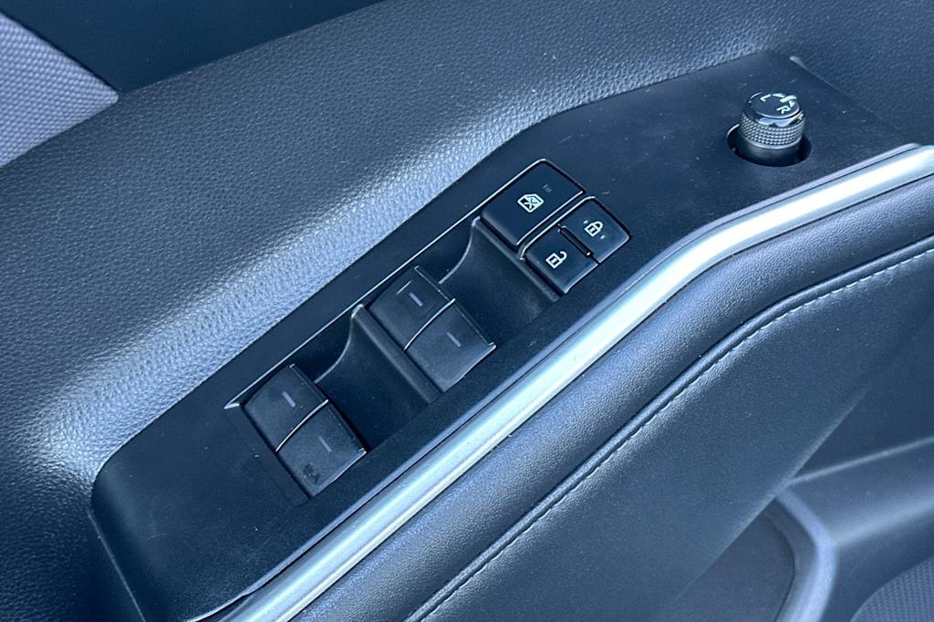 Thumbnail: 2021 Toyota Highlander - 7