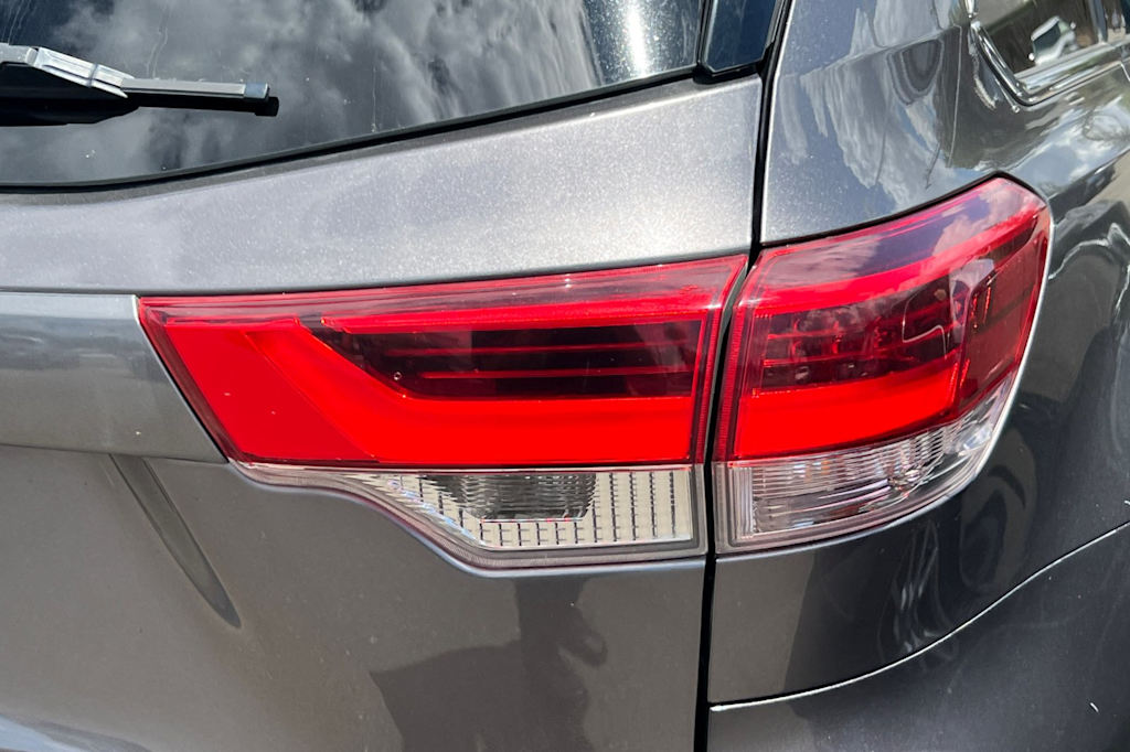 Thumbnail: 2017 Toyota Highlander - 19