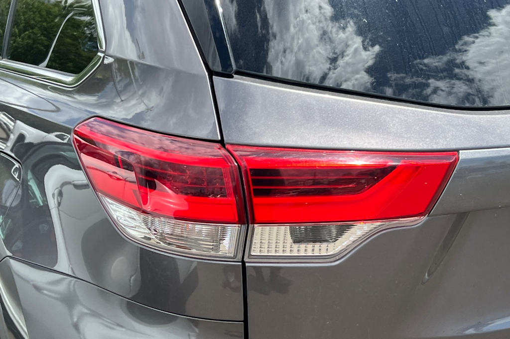 Thumbnail: 2017 Toyota Highlander - 21