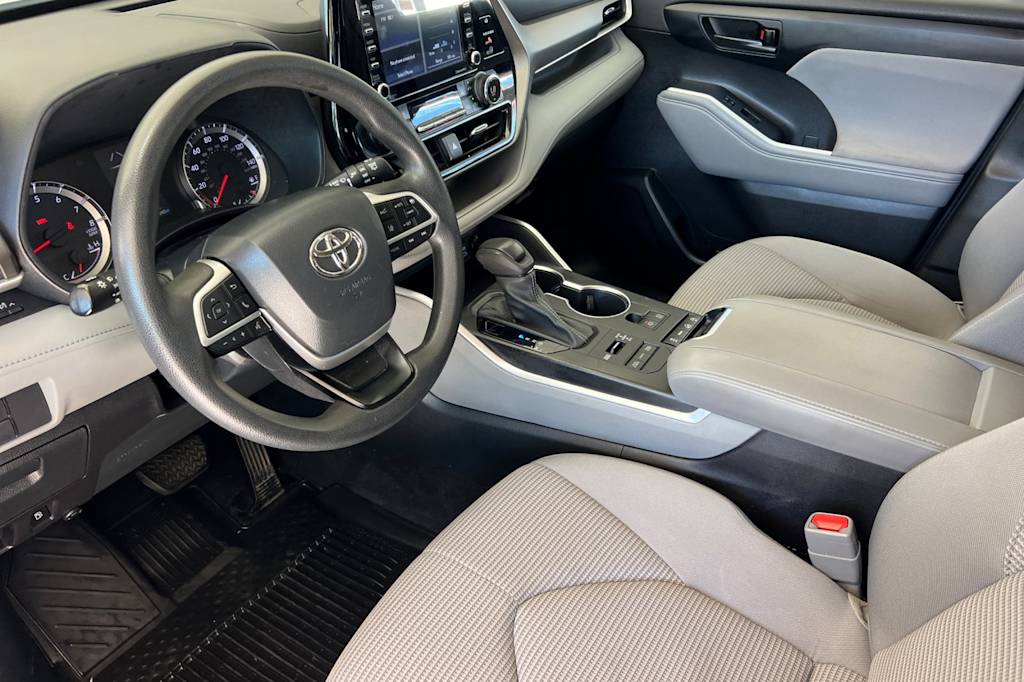 Thumbnail: 2022 Toyota Highlander - 9
