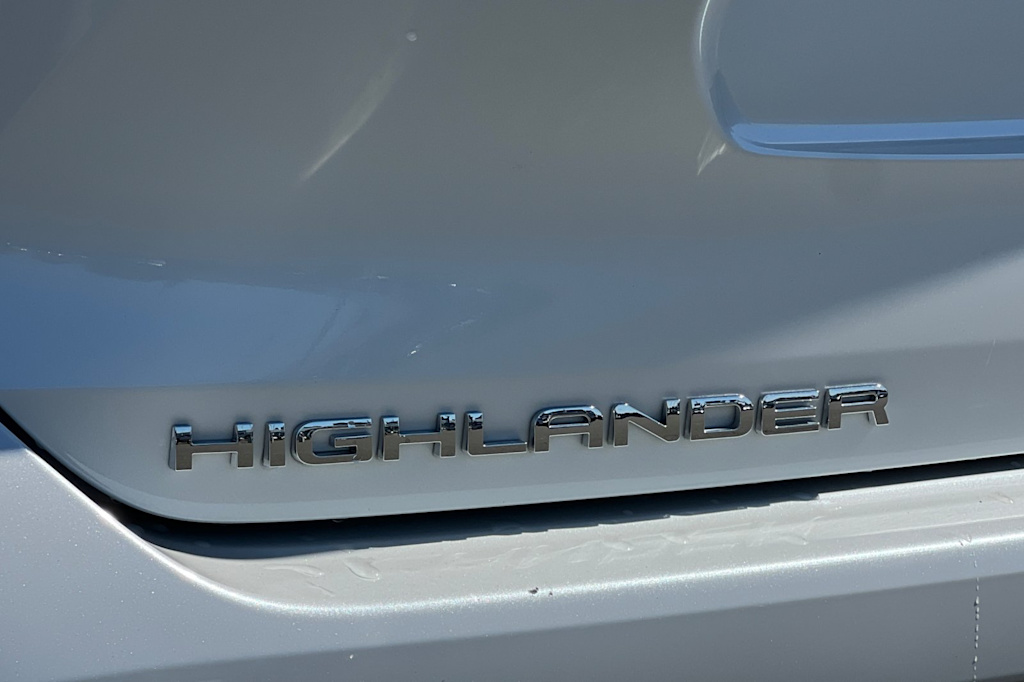 Thumbnail: 2022 Toyota Highlander - 7