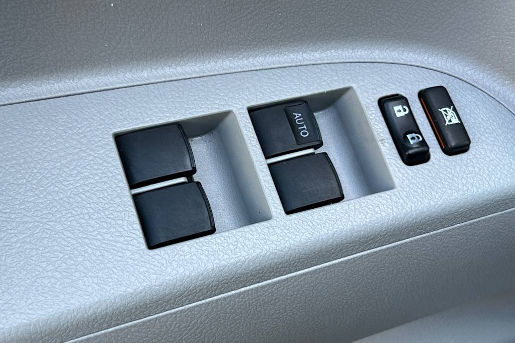 Thumbnail: 2010 Toyota Highlander - 22